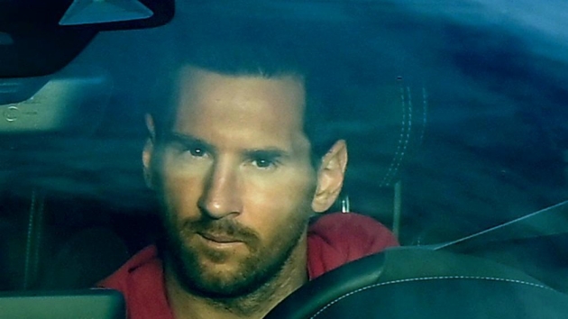Vừa trở lại, Messi đã hành động đặc biệt "đốn tim" CĐV Barcelona