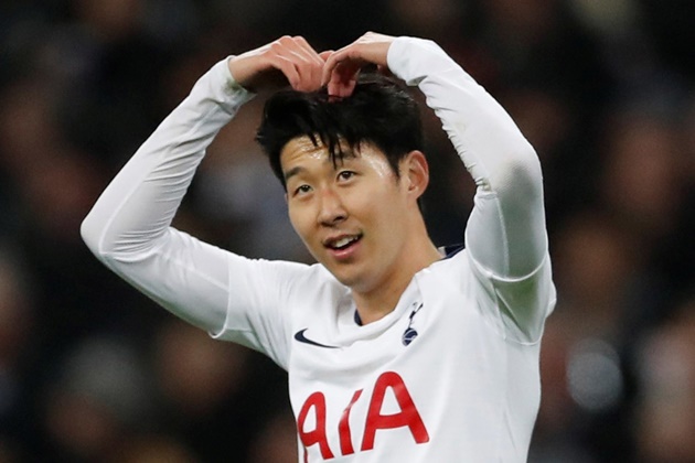 2 tân binh xuất trận, Mourinho dùng 'kẻ dụ dỗ Van de Beek' đấu Ancelotti?