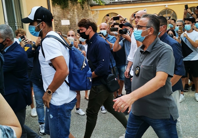 Ảnh bài viết Luis Suarez có mặt ở Italia, chuẩn bị gia nhập Juventus?