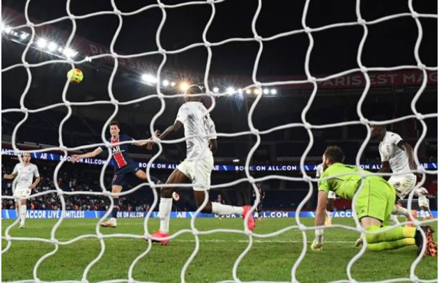 Nghẹt thở phút bù giờ, PSG giành chiến thắng đầu tiên tại Ligue 1