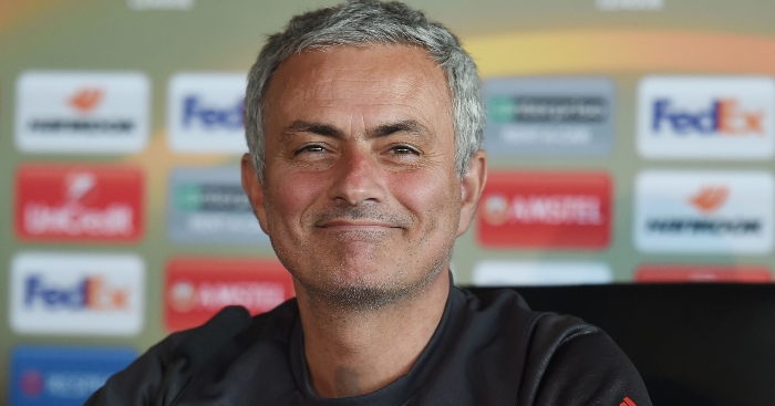 Mục tiêu tin đồn có động thái đáng ngờ, Mourinho sắp đón thêm tân binh?