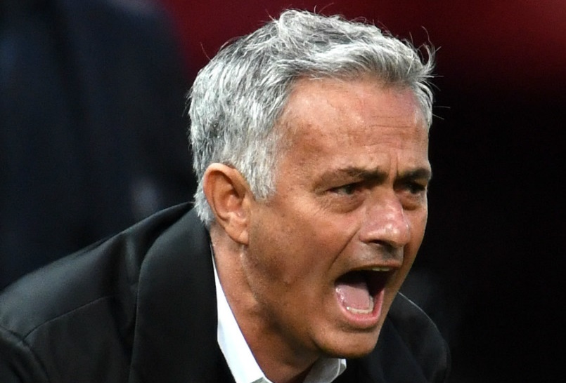 Không chịu nổi, Mourinho hét sao Tottenham lơ là ngay trên sân