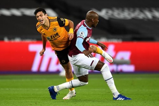 Rung chấn Premier League! Wolves thua tan tác 0-4 dù đối thủ chấp HLV