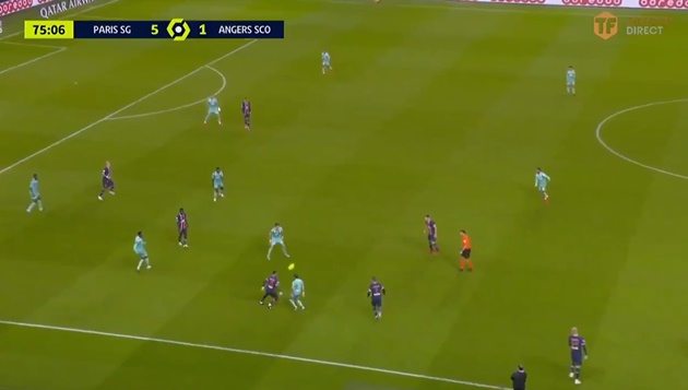 Màn trình diễn điểm 10 của Neymar với các pha "trêu ngươi" khiến đối thủ "độn thổ"