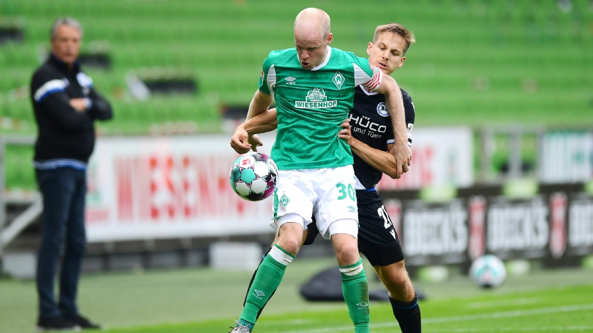 Nhận 40 triệu euro từ M.U, Ajax tiếc 15 triệu mua người thay thế Van de Beek