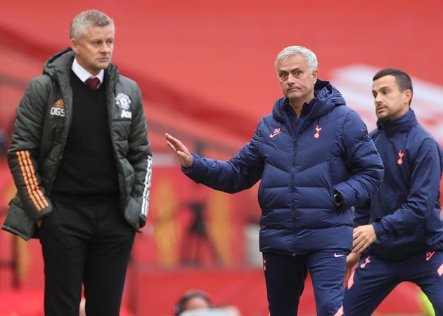 SỐC! Martial nhận thẻ đỏ quá 'non', Mourinho liền chế nhạo Man Utd