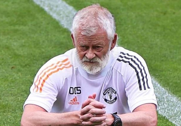 Ảnh bài viết Cười té khói với loạt ảnh chế Man United chiêu mộ Cavani