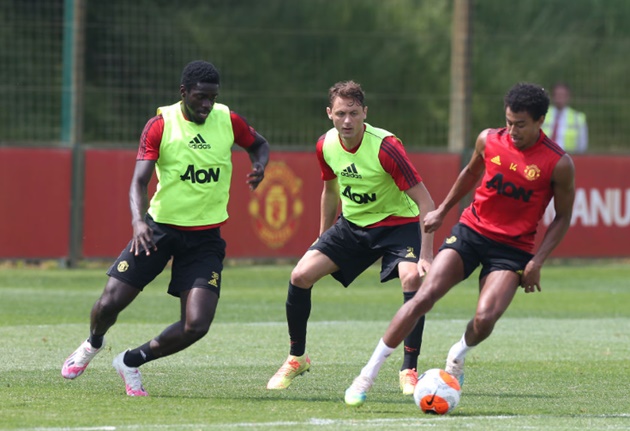 Ảnh bài viết NHM Man Utd hân hoan: "Nếu cậu ta lành lặn, cậu ta sẽ là trung vệ số 1 ở đội bóng"