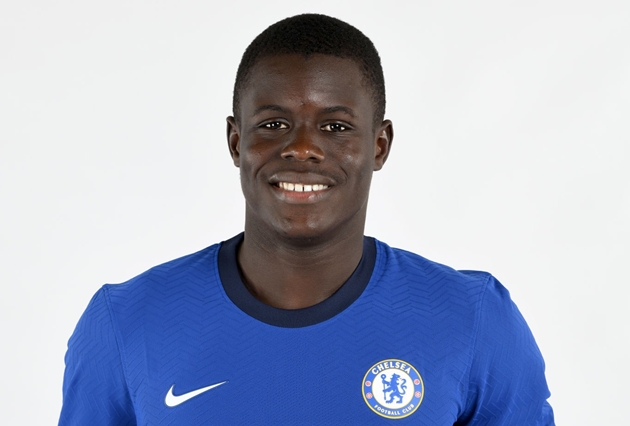 Tân binh của Chelsea chống cảnh sát, bảo vệ sự bình yên tại Nigeria