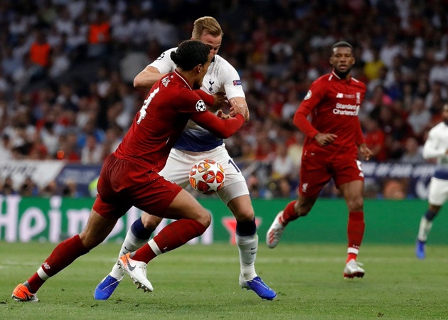 10 'ông hoàng' không chiến ở EPL: Có Kane và Van Dijk; Cú sốc số 1