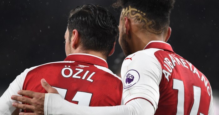 Bị Arteta thải loại, Ozil nhận thông điệp khó quên từ Aubameyang