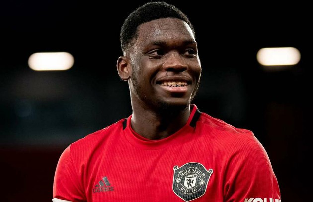 CĐV Man United: "Loại bỏ Harry Maguire rồi để cậu nhóc tài năng đó ra sân"