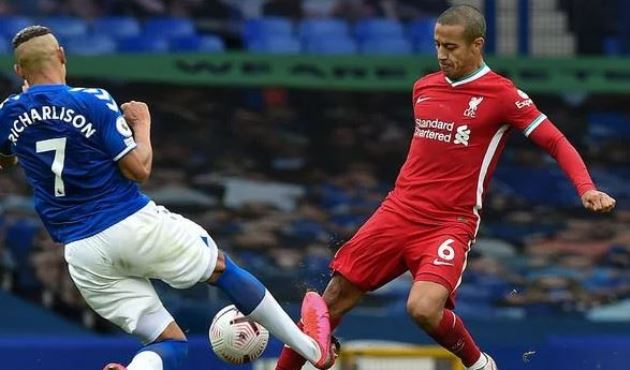 Danny Murphy: "Cậu ấy cứ như Scholes thời đỉnh cao vậy"