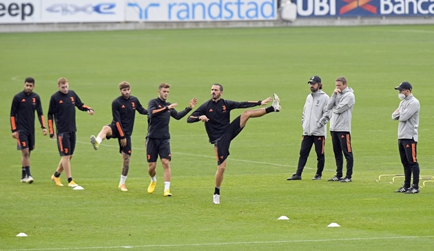 Không Ronaldo, dàn sao Juve căng thẳng trước trận mở màn Champions League