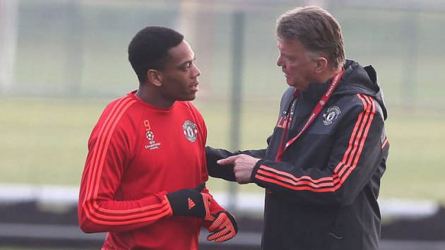 Schneiderlin: "Martial đá tốt là nhờ không hiểu gì Van Gaal nói"