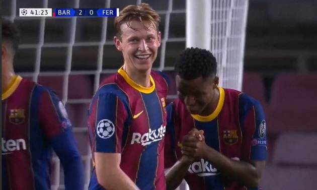 Ảnh bài viết Ansu Fati cúi gập người cảm tạ pha kiến tạo thiên tài của De Jong