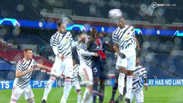 Ảnh bài viết Fan Quỷ đỏ: "Cậu ta làm cái quái gì vậy?"