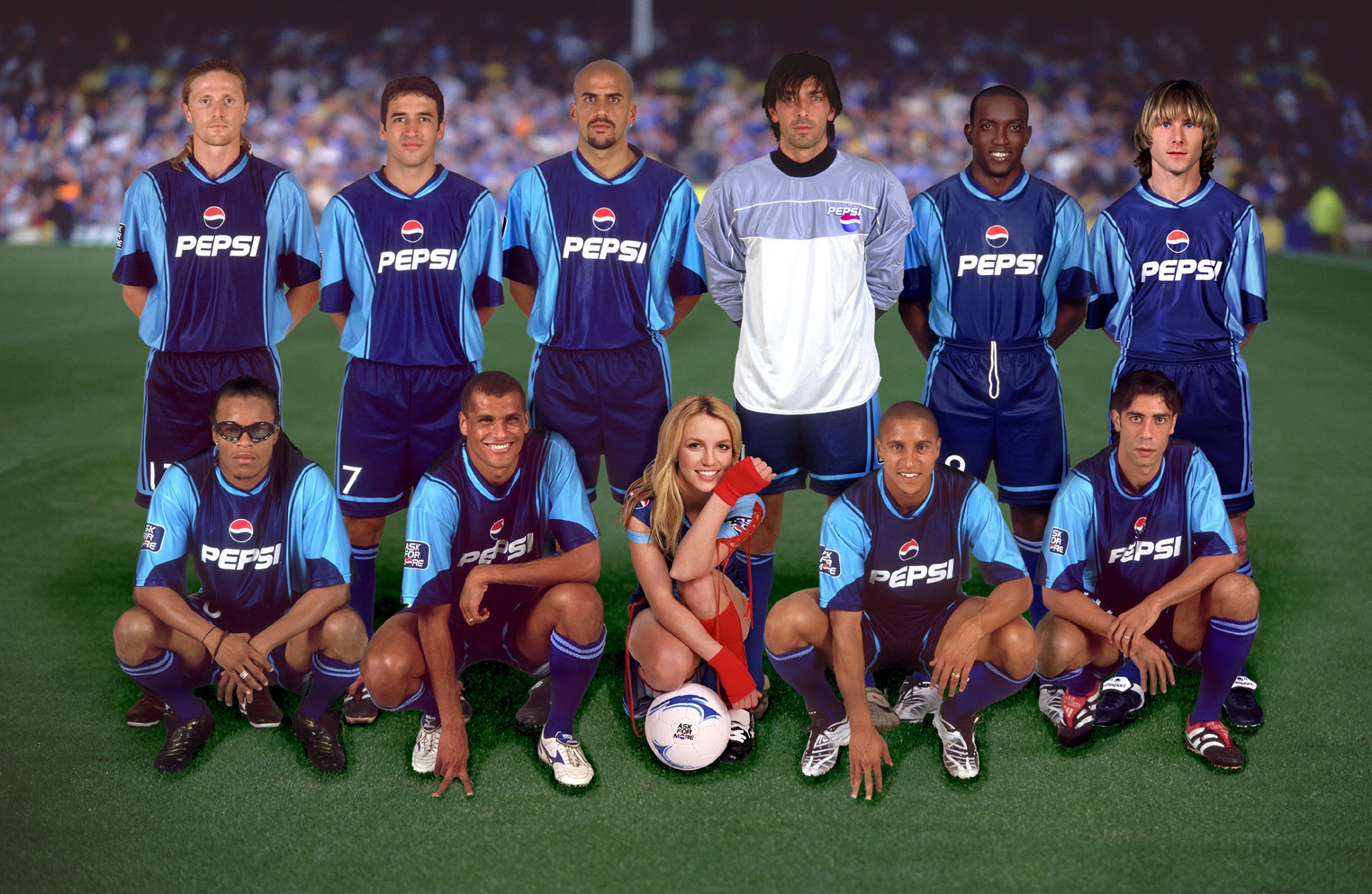 Nhìn lại đội hình huyền thoại 18 năm trước của Pepsi: Britney Spears và "bom xịt" Man United