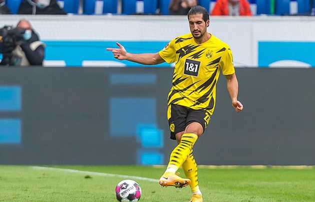Trụ cột "dính hạn", Dortmund đau đầu trước trận Derby