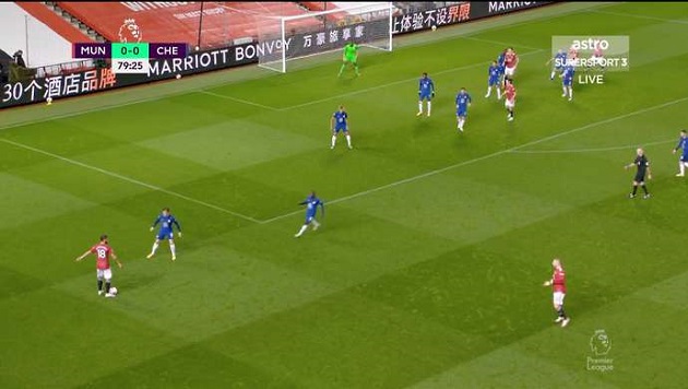 Ảnh bài viết Luke Shaw ngơ ngác trước chỉ đạo của Fernandes, CĐV tức điên