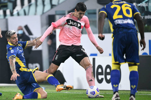 Vắng Ronaldo, Juventus "chết hụt" trước Hellas Verona ngay trên sân nhà