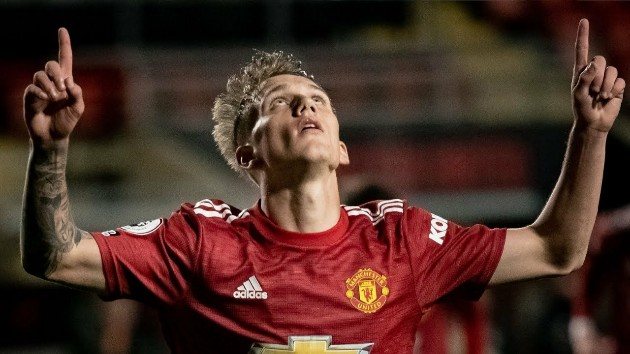 Ảnh bài viết CĐV Man Utd phát cuồng: "Cậu ấy là Thiago mới; Scholes thời đỉnh cao"