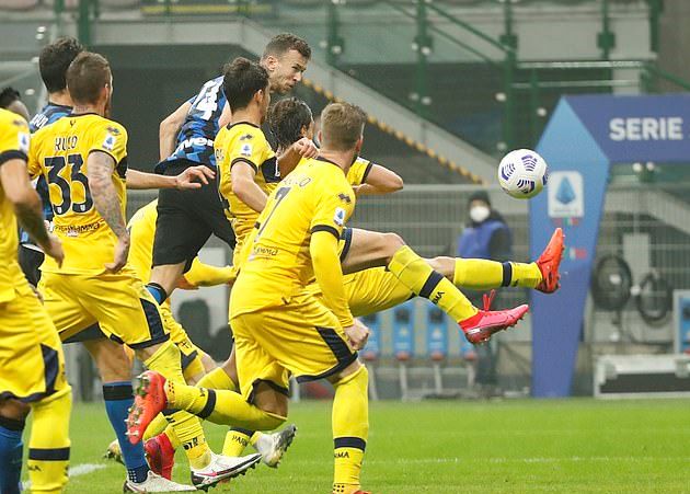 Cựu sao Arsenal lập cú đúp, Inter 'hút chết' tại Giuseppe Meazza
