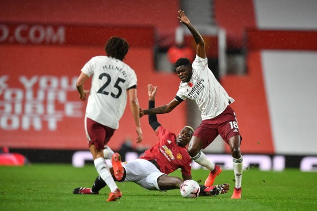 Ảnh bài viết Arsenal khuất phục Man Utd, huyền thoại lập tức ca ngợi "cặp đôi thép"