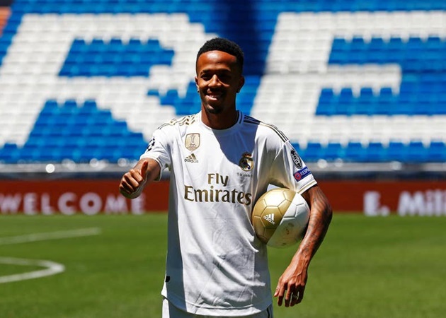 Ảnh bài viết XONG! Real Madrid báo tin dữ, 'sao đa năng' nhiễm COVID-19