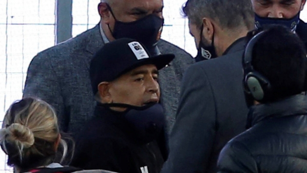 Huyền thoại Diego Maradona nhập viện