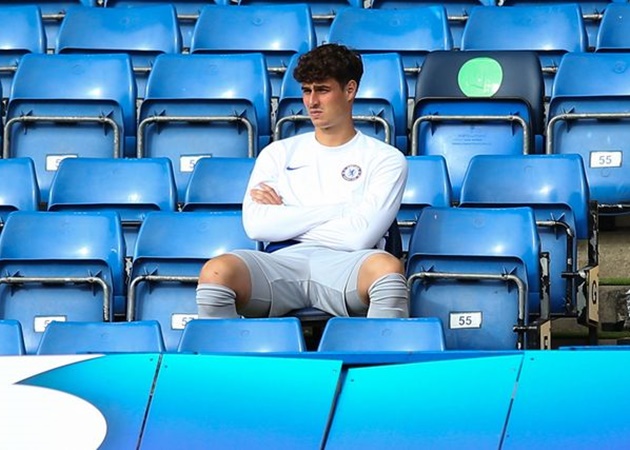 Bom tấn Chelsea 'mài ghế' dự bị vì Mendy, Petr Cech phản ứng ra sao?