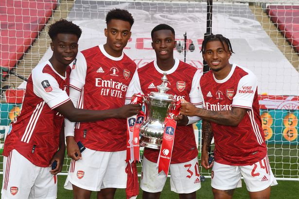 Owen Hargreaves: "Arsenal nên mang 3 cái tên ấy đi cho mượn"