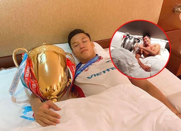Ăn mừng danh hiệu V-League đầu tay, Quế Ngọc Hải "học" theo Lewandowski