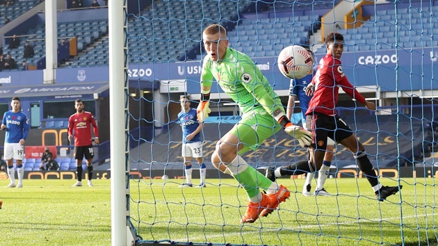 10 hình ảnh khó quên nhất vòng 8 EPL: Pickford "câm lặng" trước Fernandes