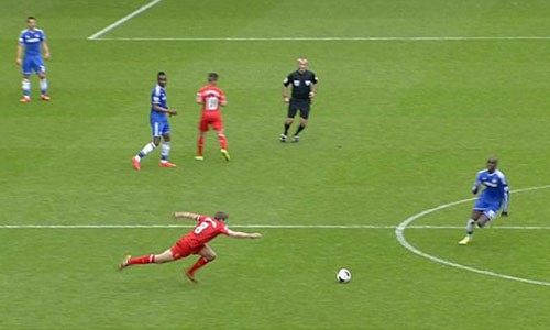 Ảnh bài viết "Cầu thủ Man Utd đó chẳng thể sánh với Gerrard"