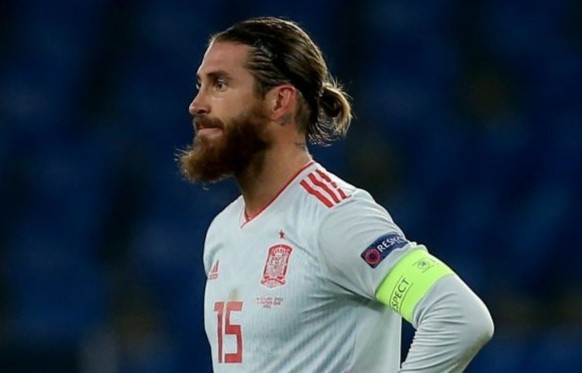 Ramos sút hỏng penalty, Xhaka lập tức làm 1 chuyện