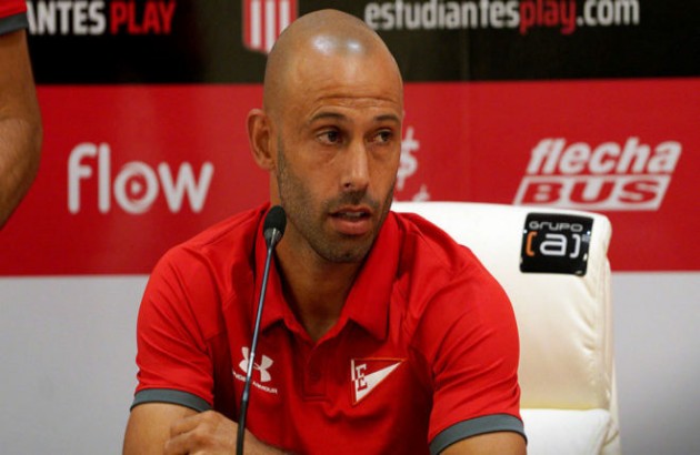 CHÍNH THỨC! Huyền thoại của Liverpool và Barcelona giải nghệ ở tuổi 36