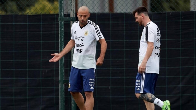 Messi: "Hai cầu thủ tôi yêu thích nhất đã rời bóng đá..."