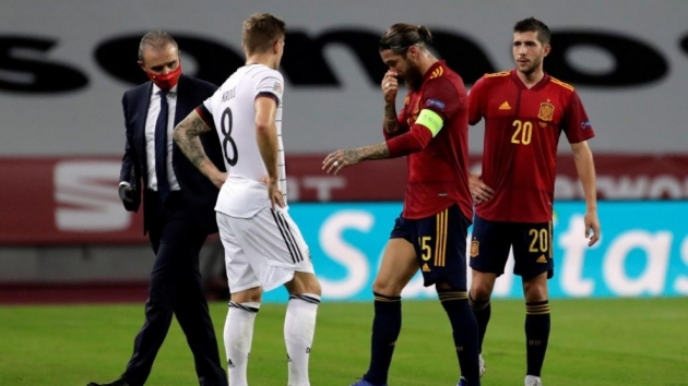 Ramos nằm sân, hành động bất ngờ của Toni Kroos khiến CĐV Real phát sốt