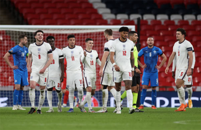 "Bad boy" Man City lập cú đúp, ĐT Anh nhấn chìm Iceland tại Wembley
