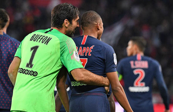 Đội hình đồng đội ra đời sau khi Buffon bắt đầu chơi chuyên nghiệp