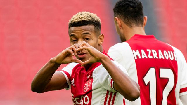 37 bàn sau 9 trận, Ajax tiếp tục san bằng kỷ lục của chính mình