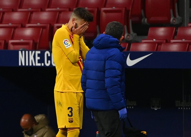 Barca đón 'giông bão', trụ cột hàng thủ nguy cơ nghỉ 6 tháng