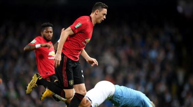 Scholes nói thẳng lý do Solskjaer không dám dùng 1 tiền vệ phòng ngự