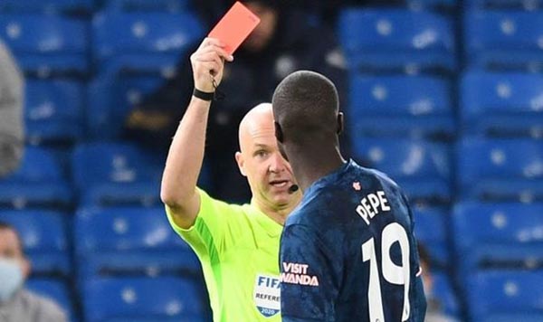Rio Ferdinand: "Nicolas Pepe đã làm một điều ngu ngốc"