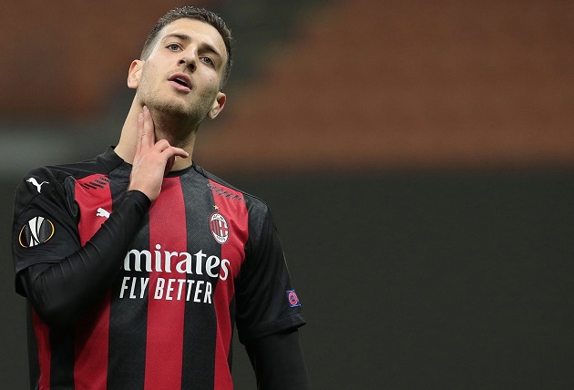 Rời M.U, Diogo Dalot tiếp tục "mài mông" trên ghế dự bị