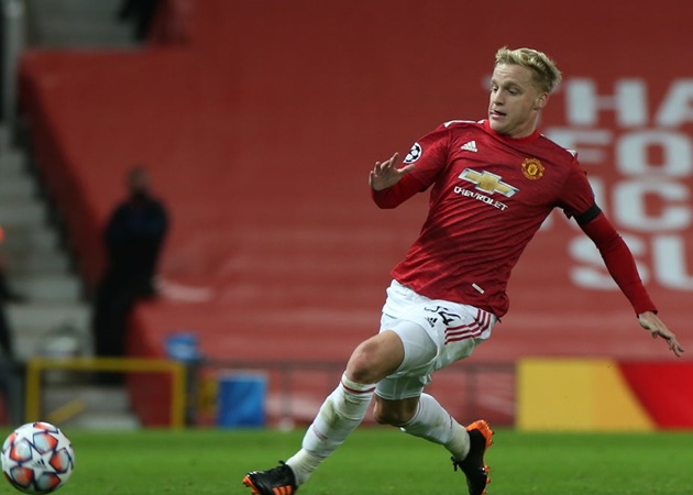 Cavani và Van de Beek thích nghi với 'bài mới' của M.U, Ole nói gì?