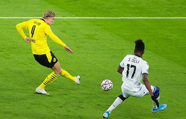 Ảnh bài viết Nhả đạn liên hồi, NHM bấn loạn vì "máy dội bom" Haaland: "Cậu có phải là con người không?"