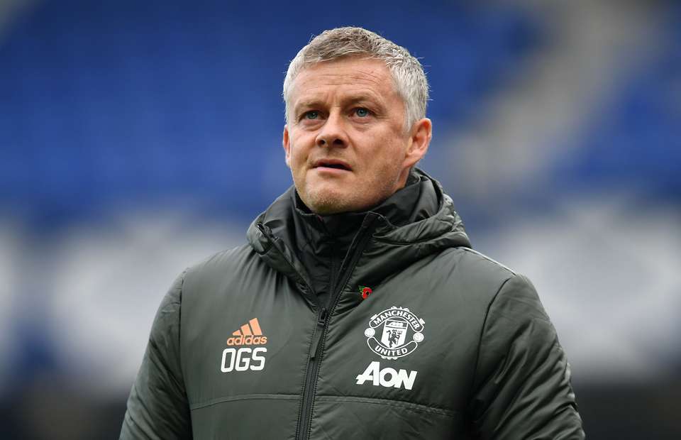 Bom xịt 60 triệu không đến Old Trafford, Man Utd thoát "đại nạn" 