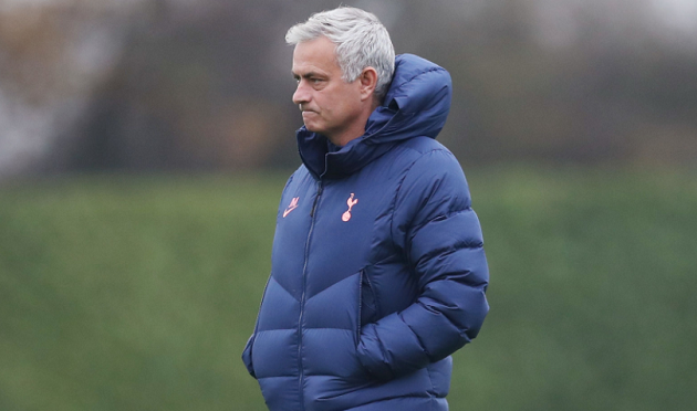 Phạm 2 sai lầm trước Chelsea, Mourinho vẫn khen học trò "dũng cảm"